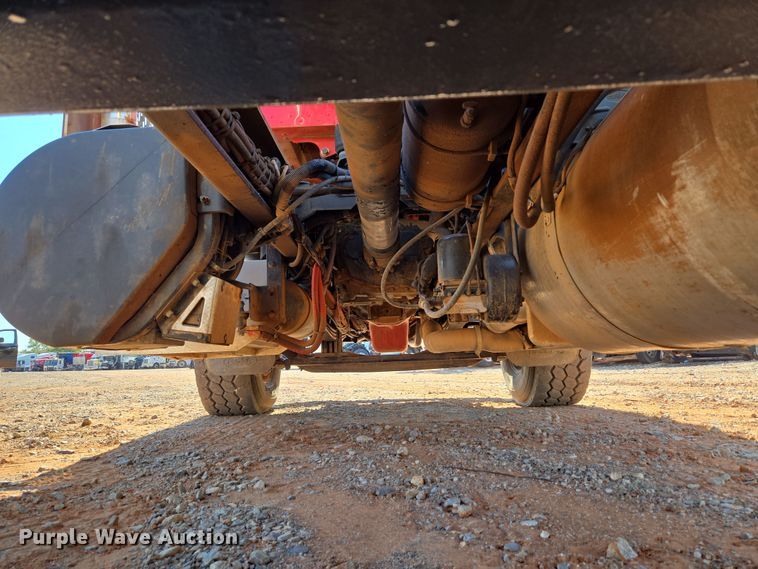 image for item YA1158 2016 Peterbilt 367 drilling rig truck