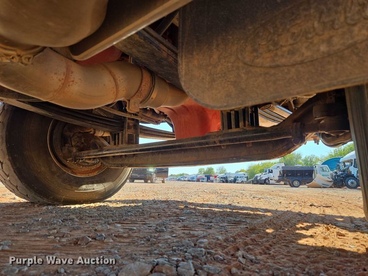 image for item YA1158 2016 Peterbilt 367 drilling rig truck