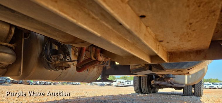 image for item YA1158 2016 Peterbilt 367 drilling rig truck