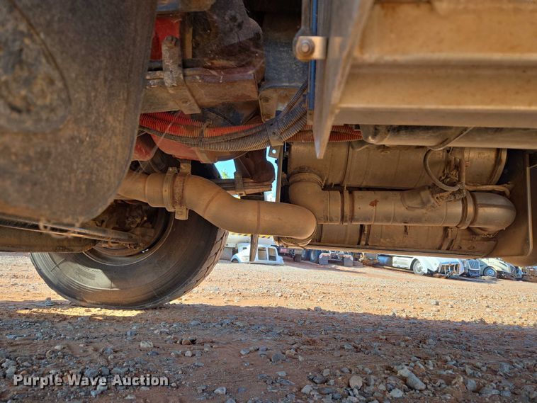 image for item YA1158 2016 Peterbilt 367 drilling rig truck