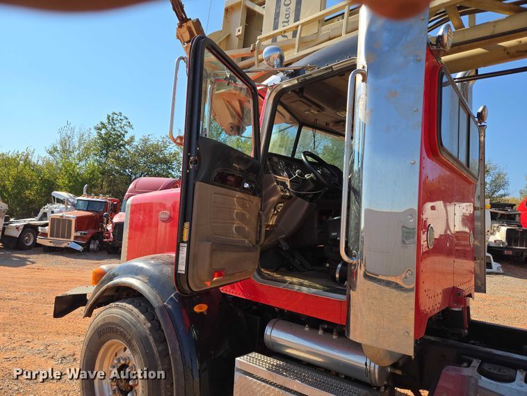 image for item YA1158 2016 Peterbilt 367 drilling rig truck