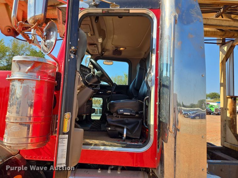 image for item YA1158 2016 Peterbilt 367 drilling rig truck