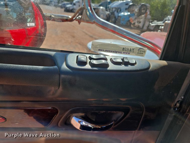 image for item YA1158 2016 Peterbilt 367 drilling rig truck