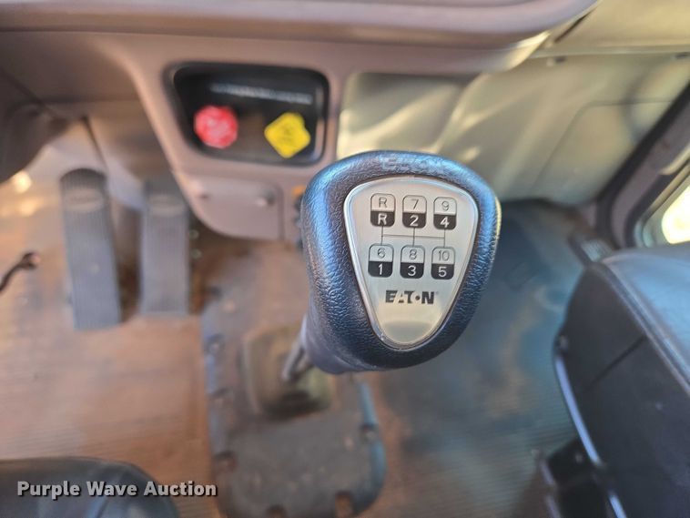 image for item YA1158 2016 Peterbilt 367 drilling rig truck