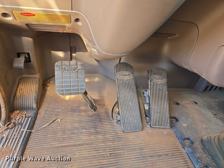 image for item YA1158 2016 Peterbilt 367 drilling rig truck