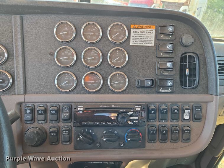 image for item YA1158 2016 Peterbilt 367 drilling rig truck