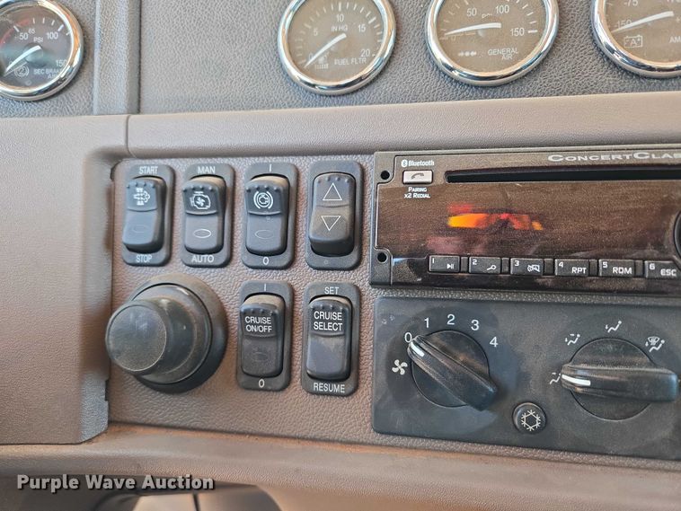 image for item YA1158 2016 Peterbilt 367 drilling rig truck