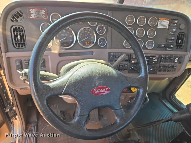 image for item YA1158 2016 Peterbilt 367 drilling rig truck