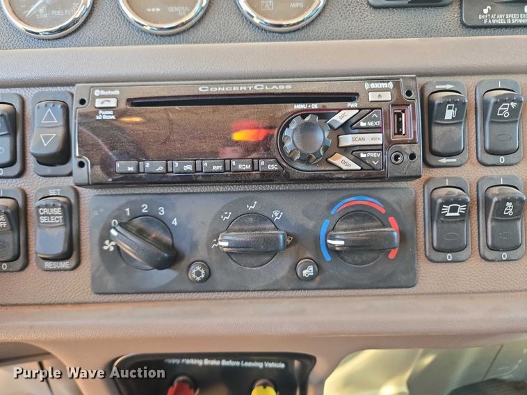 image for item YA1158 2016 Peterbilt 367 drilling rig truck