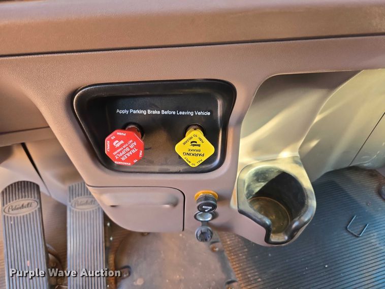 image for item YA1158 2016 Peterbilt 367 drilling rig truck