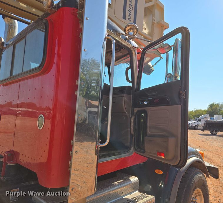 image for item YA1158 2016 Peterbilt 367 drilling rig truck