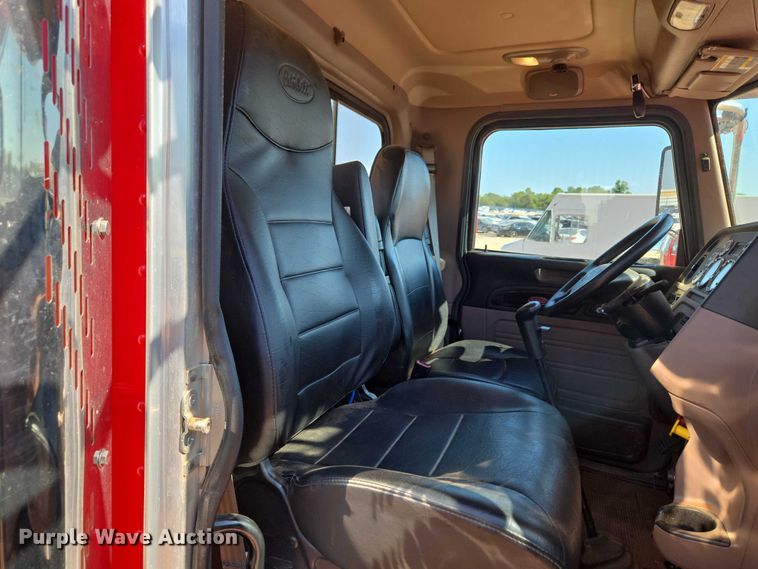 image for item YA1158 2016 Peterbilt 367 drilling rig truck