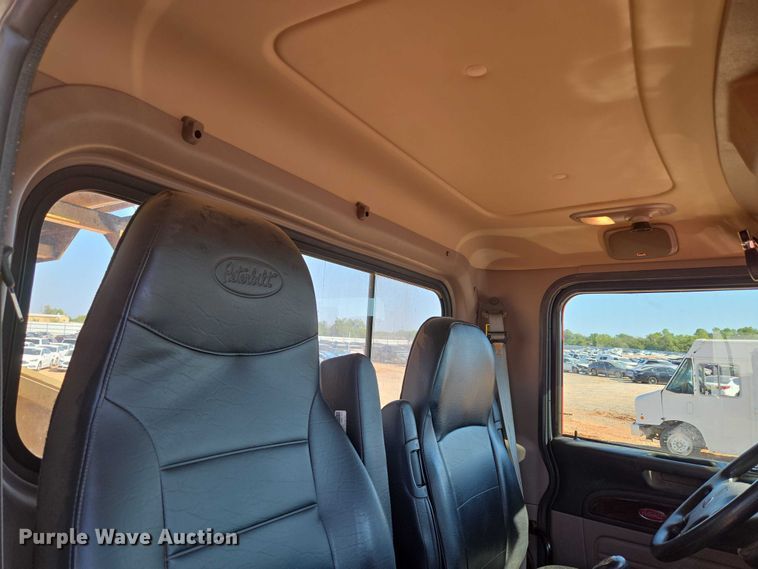 image for item YA1158 2016 Peterbilt 367 drilling rig truck