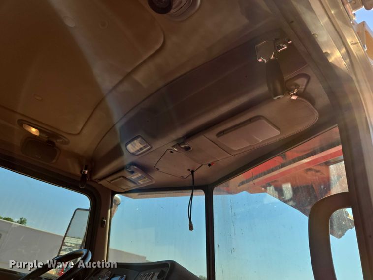 image for item YA1158 2016 Peterbilt 367 drilling rig truck