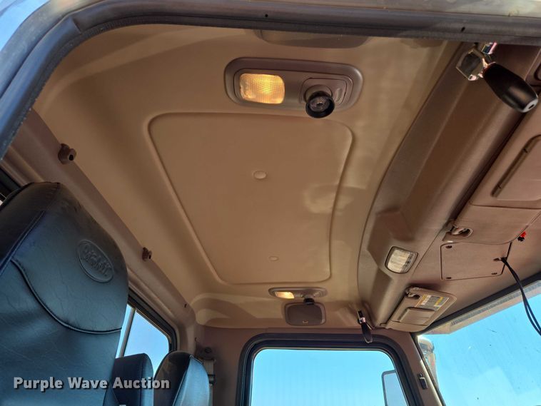 image for item YA1158 2016 Peterbilt 367 drilling rig truck