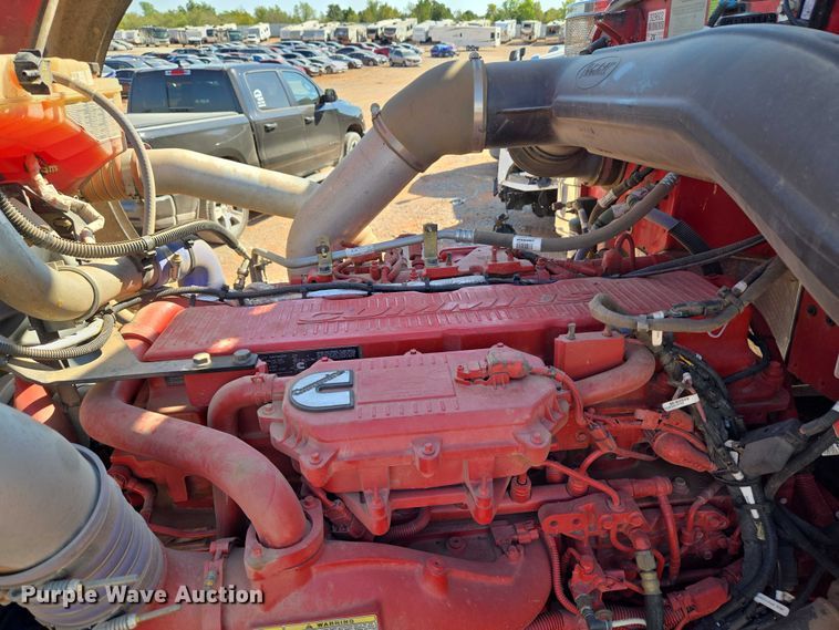 image for item YA1158 2016 Peterbilt 367 drilling rig truck