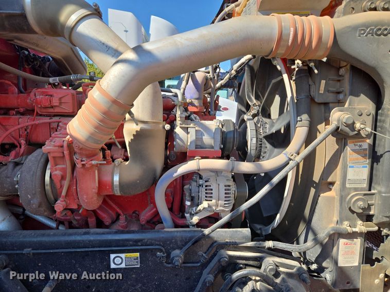 image for item YA1158 2016 Peterbilt 367 drilling rig truck