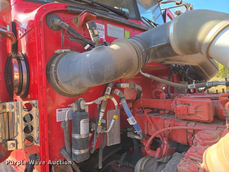 image for item YA1158 2016 Peterbilt 367 drilling rig truck