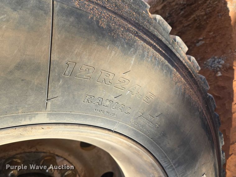 image for item YA1158 2016 Peterbilt 367 drilling rig truck