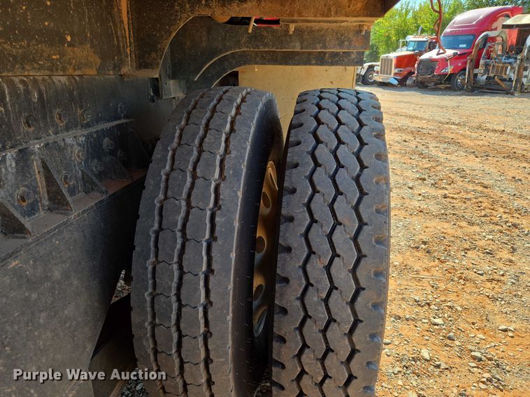 image for item YA1158 2016 Peterbilt 367 drilling rig truck