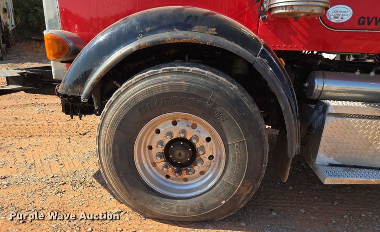 image for item YA1158 2016 Peterbilt 367 drilling rig truck