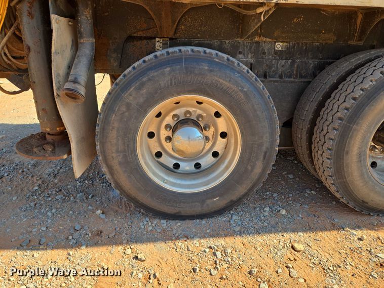 image for item YA1158 2016 Peterbilt 367 drilling rig truck