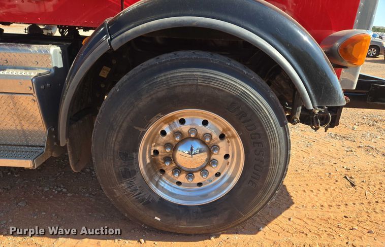 image for item YA1158 2016 Peterbilt 367 drilling rig truck