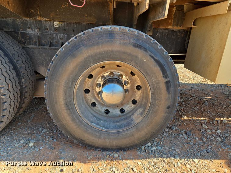 image for item YA1158 2016 Peterbilt 367 drilling rig truck