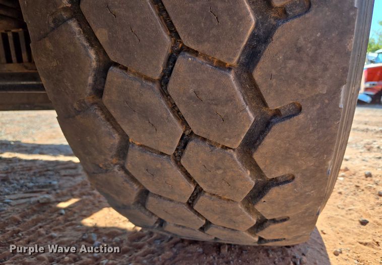 image for item YA1158 2016 Peterbilt 367 drilling rig truck