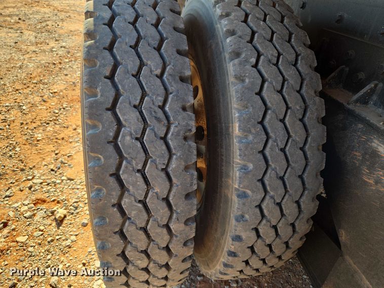 image for item YA1158 2016 Peterbilt 367 drilling rig truck