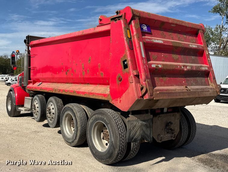 image for item YA1223 2006 Peterbilt 378 dump truck