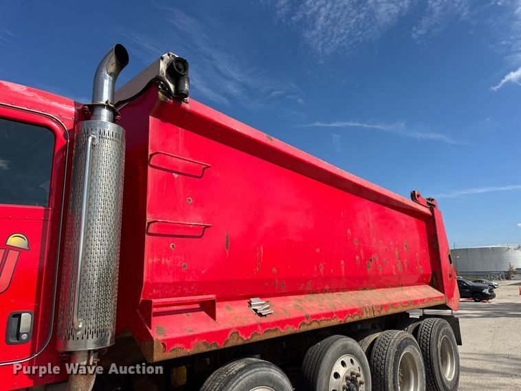 image for item YA1223 2006 Peterbilt 378 dump truck