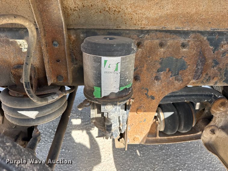 image for item YA1223 2006 Peterbilt 378 dump truck