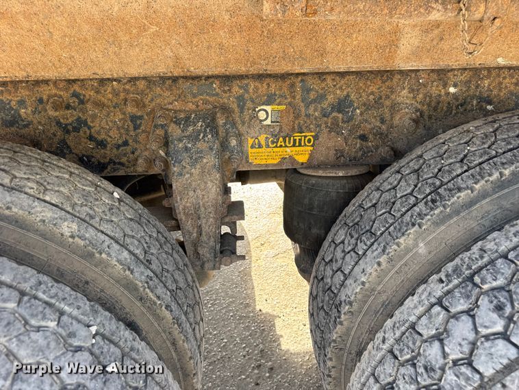 image for item YA1223 2006 Peterbilt 378 dump truck