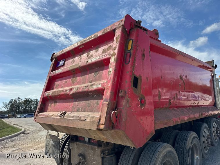 image for item YA1223 2006 Peterbilt 378 dump truck