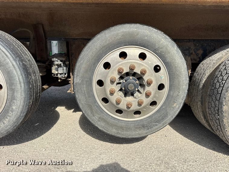 image for item YA1223 2006 Peterbilt 378 dump truck