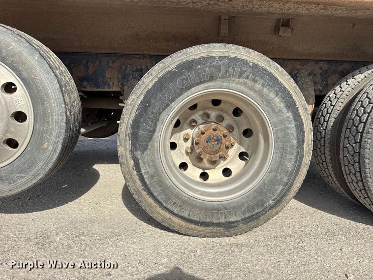 image for item YA1223 2006 Peterbilt 378 dump truck