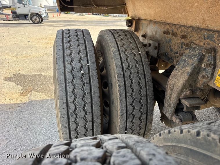 image for item YA1223 2006 Peterbilt 378 dump truck