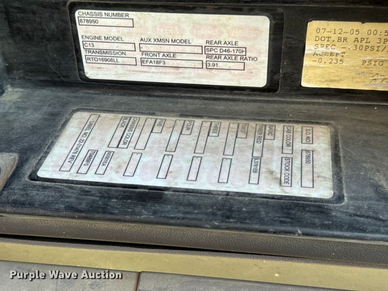 image for item YA1223 2006 Peterbilt 378 dump truck