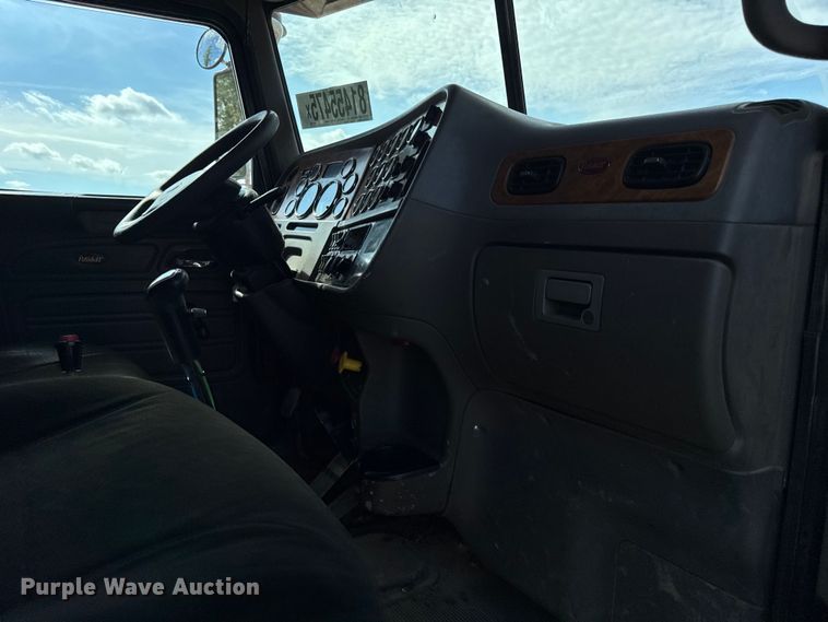 image for item YA1223 2006 Peterbilt 378 dump truck