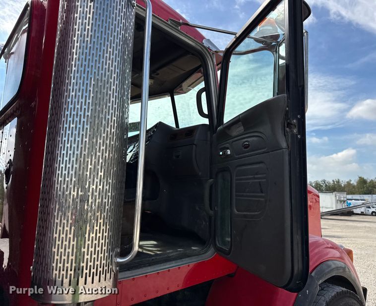 image for item YA1223 2006 Peterbilt 378 dump truck