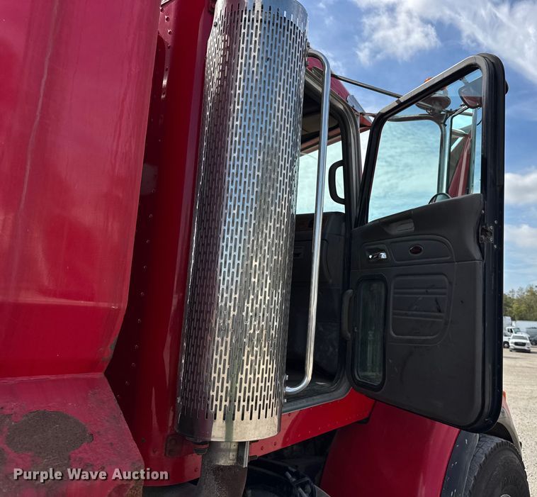 image for item YA1223 2006 Peterbilt 378 dump truck