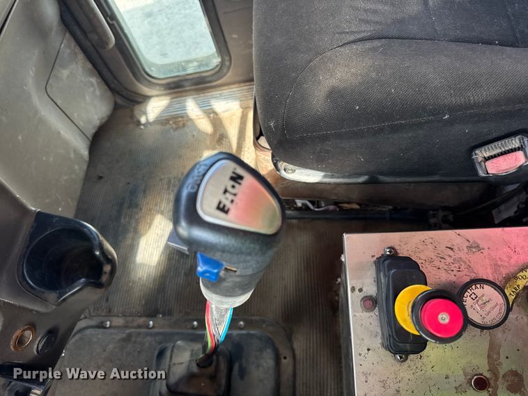 image for item YA1223 2006 Peterbilt 378 dump truck