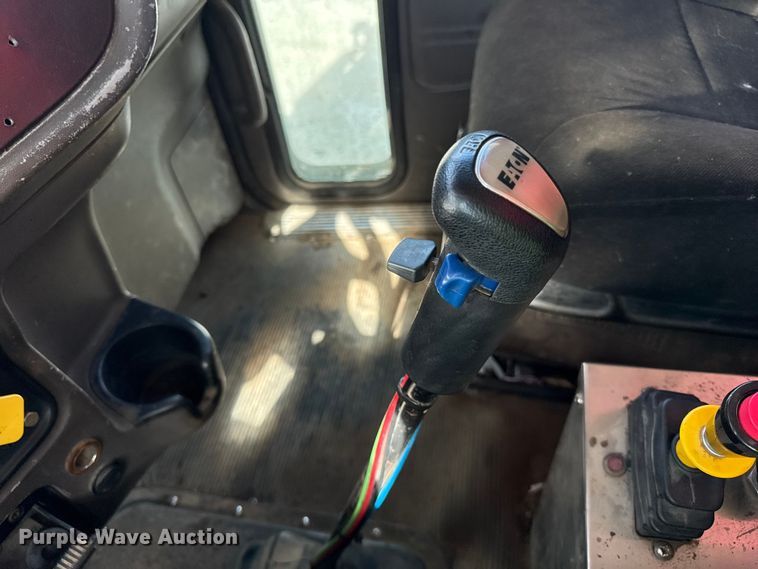 image for item YA1223 2006 Peterbilt 378 dump truck