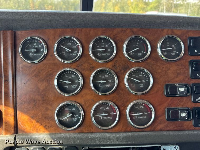 image for item YA1223 2006 Peterbilt 378 dump truck