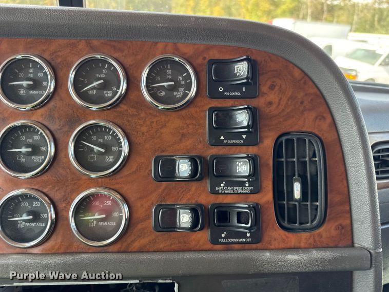 image for item YA1223 2006 Peterbilt 378 dump truck