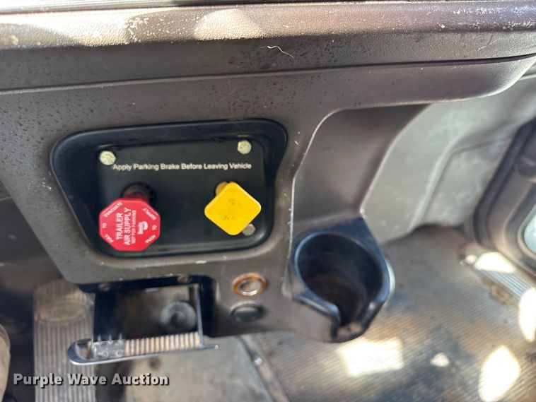 image for item YA1223 2006 Peterbilt 378 dump truck