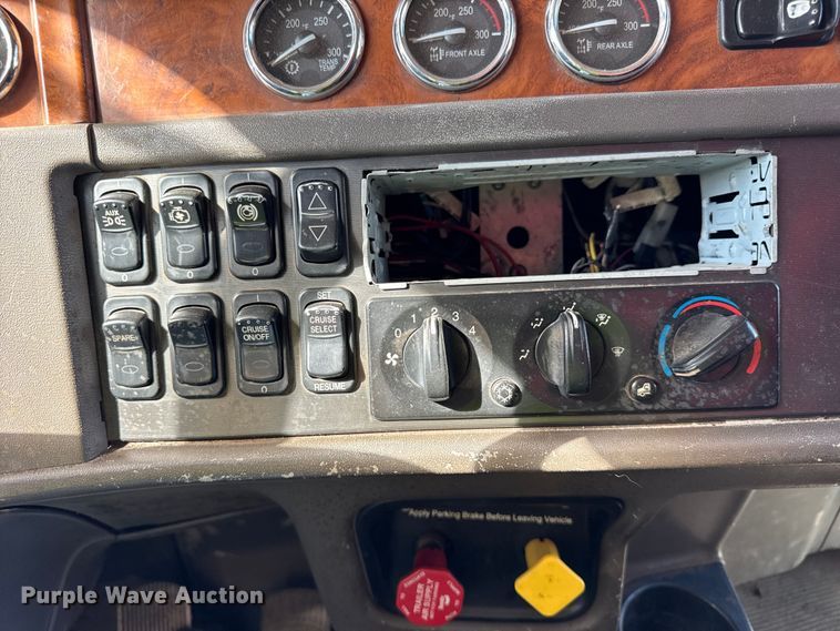 image for item YA1223 2006 Peterbilt 378 dump truck