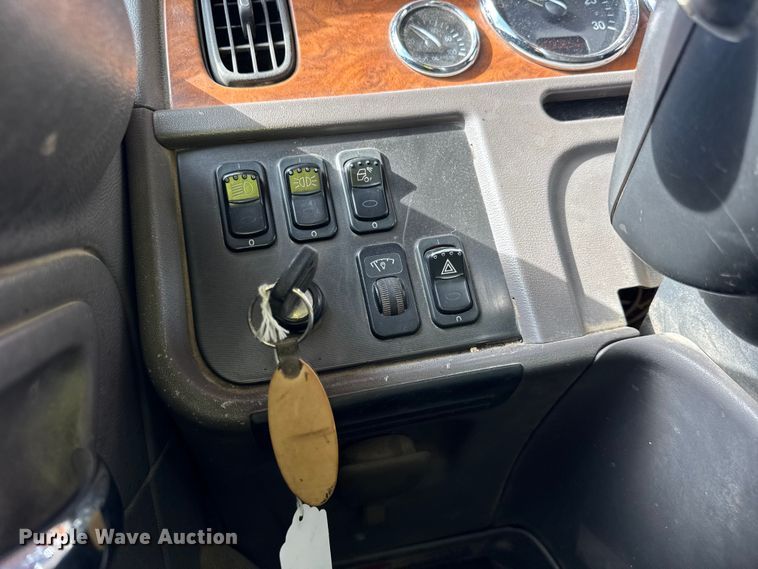 image for item YA1223 2006 Peterbilt 378 dump truck