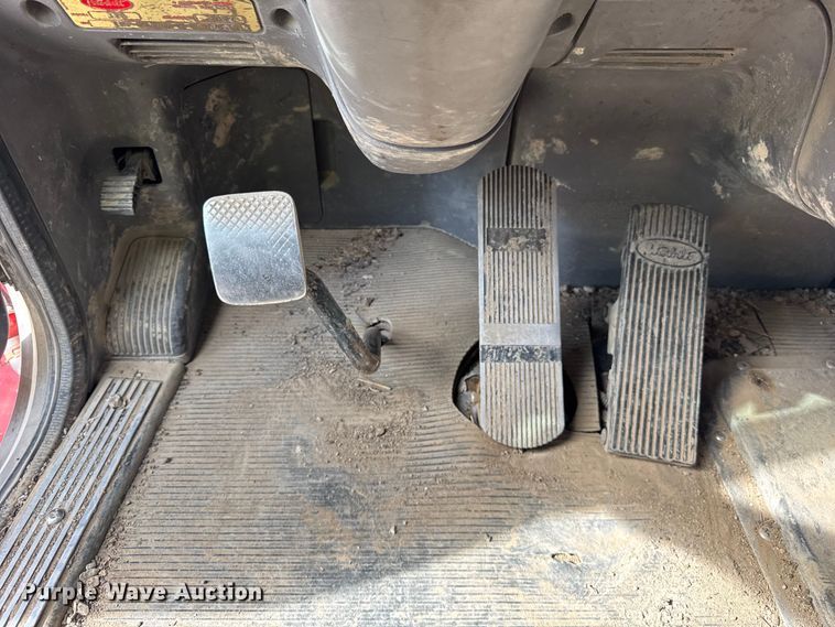 image for item YA1223 2006 Peterbilt 378 dump truck